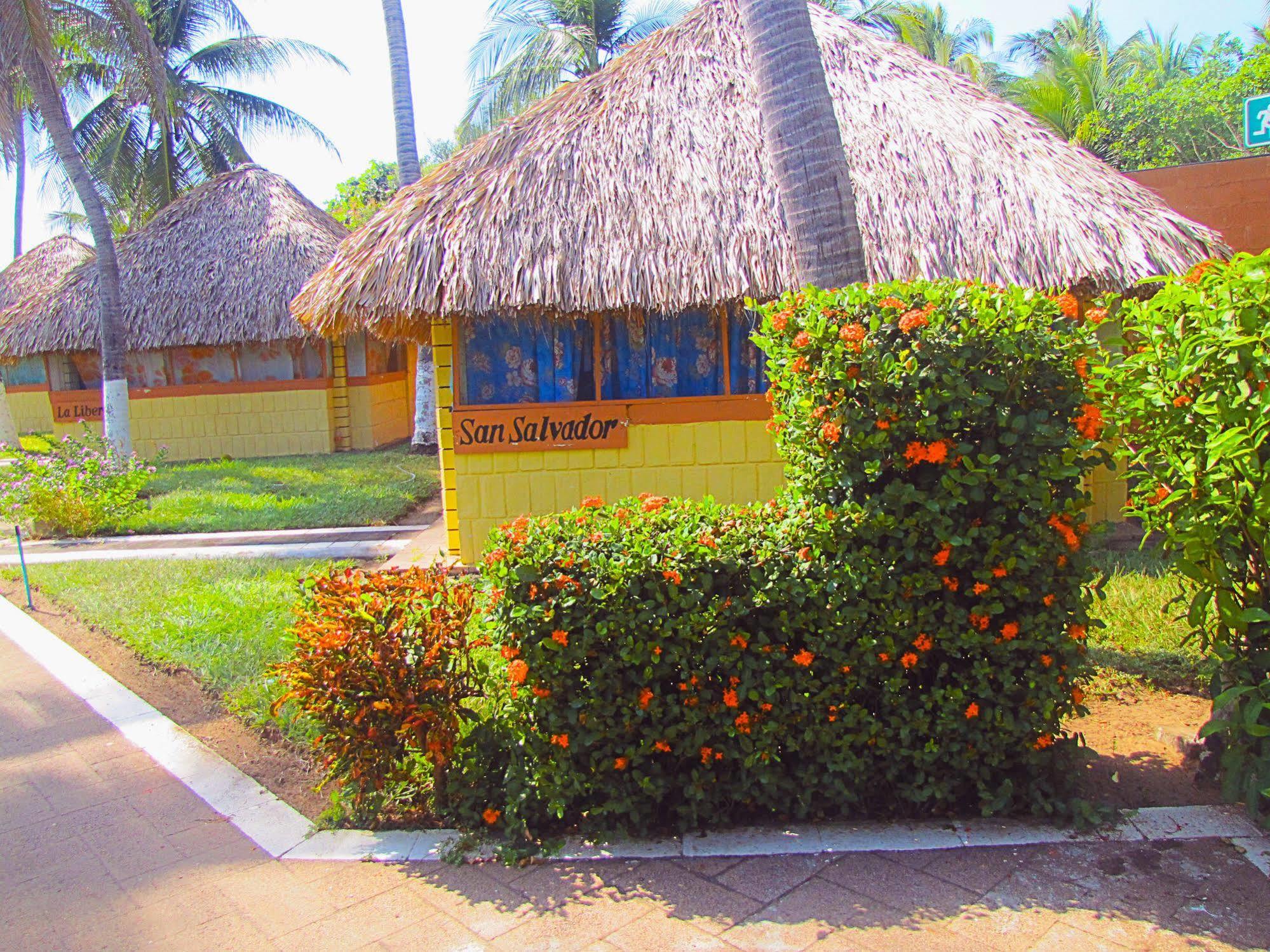 Tropiclub Playa El Cuco Hotel Exterior photo